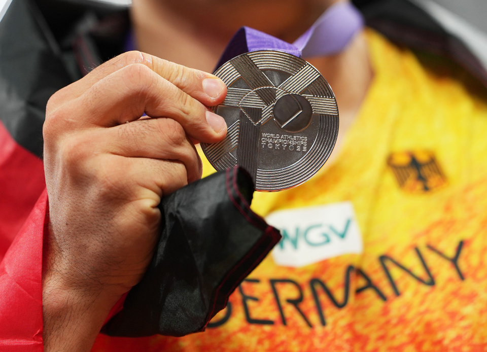 inews, 赛中试投, https