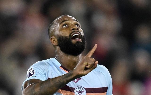 禁区弧顶处 禁区弧顶处