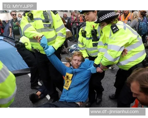 乌多吉遭经纪人持枪要挟，伦敦警方打开查询